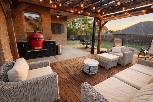 3737 N Lalique Lane, Fayetteville, AR 72704