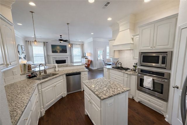 3737 N Lalique Lane, Fayetteville, AR 72704