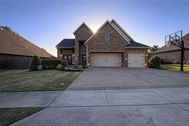 3737 N Lalique Lane, Fayetteville, AR 72704