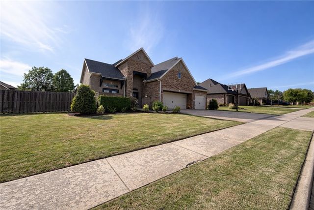 3737 N Lalique Lane, Fayetteville, AR 72704