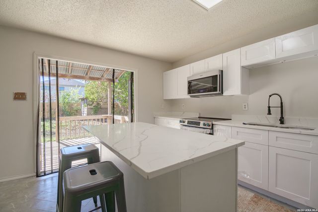 8166 CHERYL MEADOW DR, Converse, TX 78109