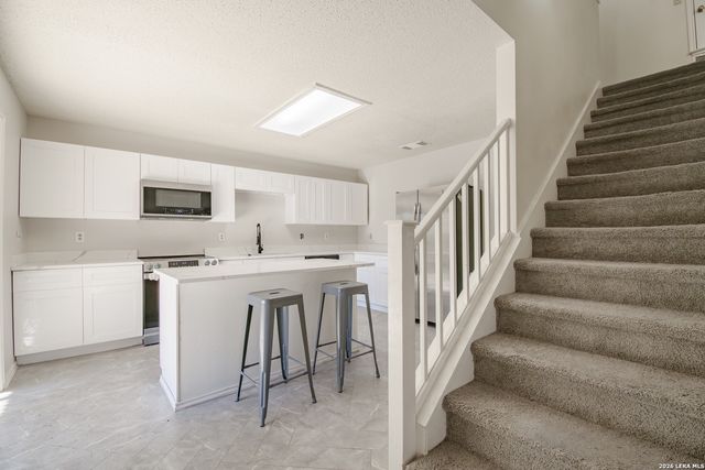 8166 CHERYL MEADOW DR, Converse, TX 78109
