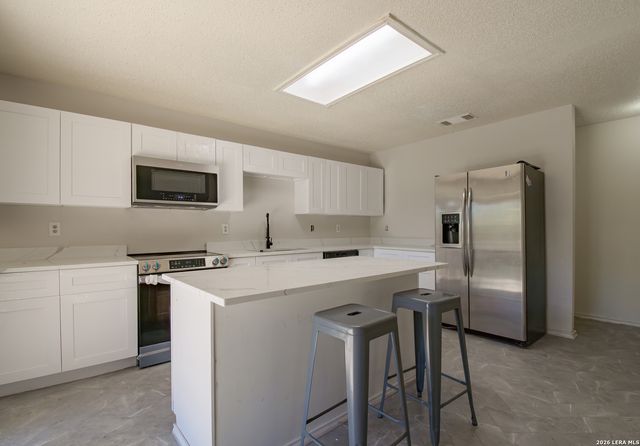 8166 CHERYL MEADOW DR, Converse, TX 78109