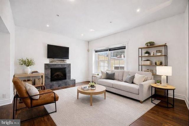 25 MADISON AVE, Lansdowne, PA 19050