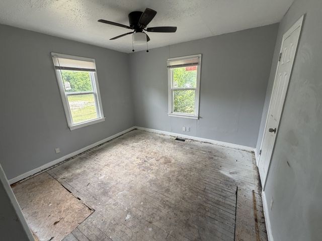 421 Plum St, Clarksville, TN 37042
