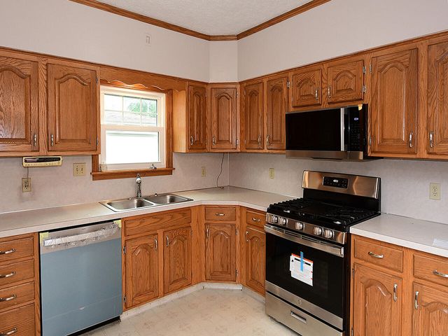 2615 AVENUE D, Council Bluffs, IA 51501