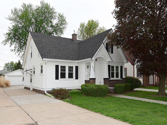 2615 AVENUE D, Council Bluffs, IA 51501