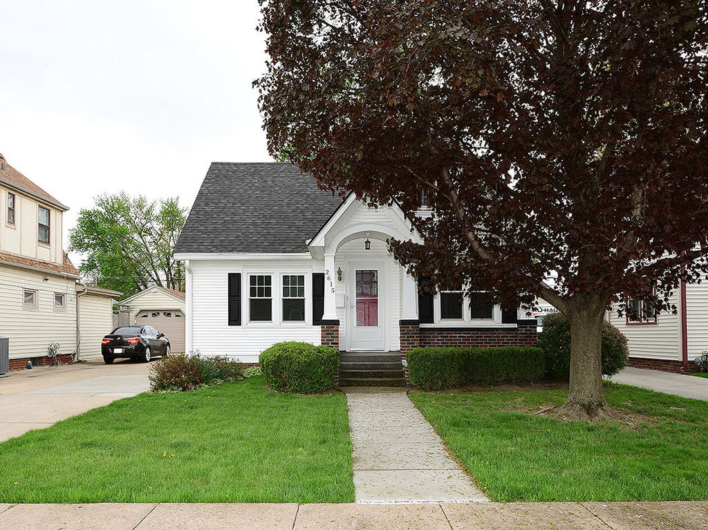 2615 AVENUE D, Council Bluffs, IA 51501