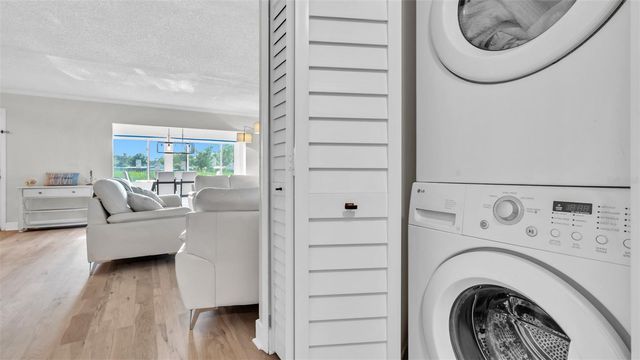 10192 SEMINOLE ISLAND DRIVE, Largo, FL 33773