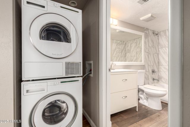 7494 E EARLL Drive 107, Scottsdale, AZ 85251