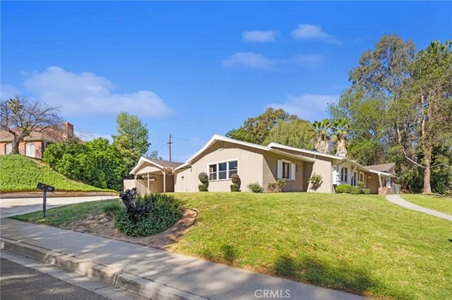 134 W Broadbent, Riverside, CA 92507