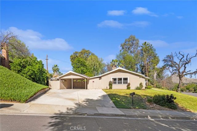 134 W Broadbent, Riverside, CA 92507