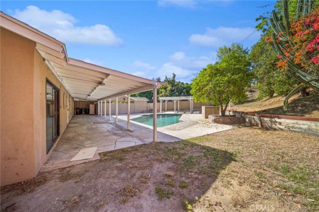 134 W Broadbent, Riverside, CA 92507