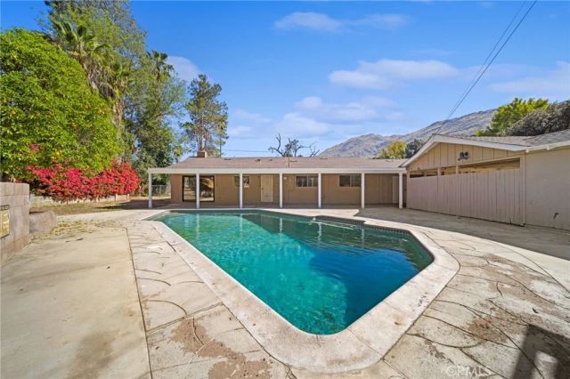 134 W Broadbent, Riverside, CA 92507