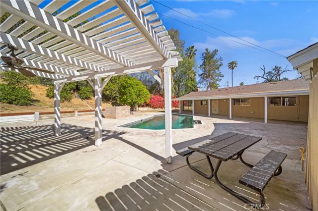 134 W Broadbent, Riverside, CA 92507
