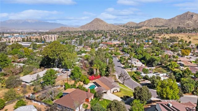 134 W Broadbent, Riverside, CA 92507