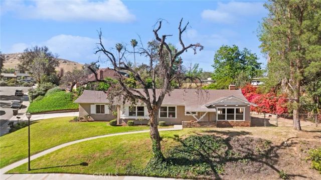 134 W Broadbent, Riverside, CA 92507