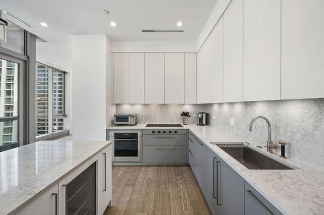 403 N Wabash Avenue 11C, Chicago, IL 60611