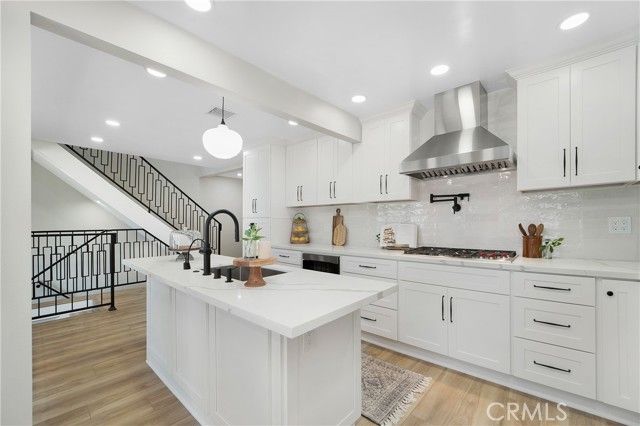 6 Barlovento Court, Newport Beach, CA 92663