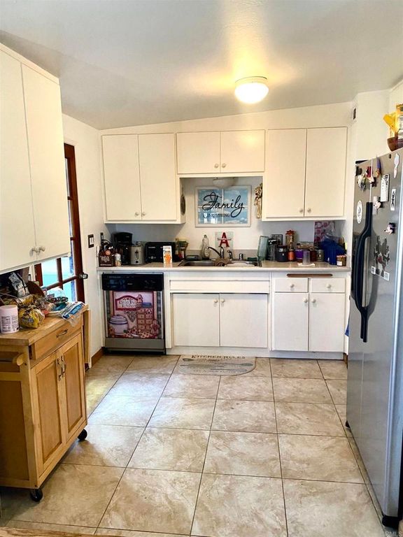 Image 2 of property listing at 185 S Ivory, El Cajon, CA 92019