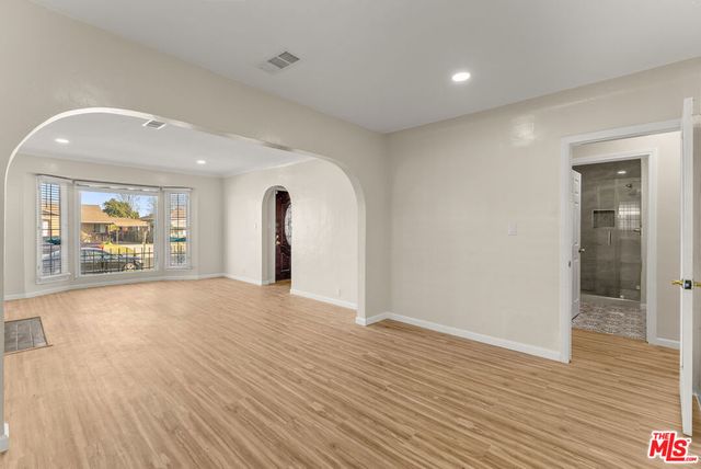 8905 S Wilton, Los Angeles, CA 90047