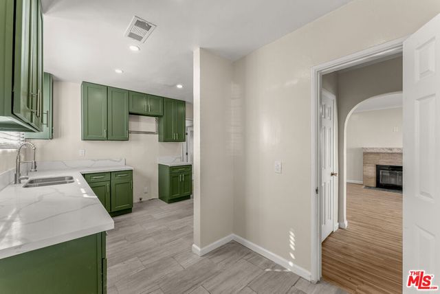8905 S Wilton, Los Angeles, CA 90047