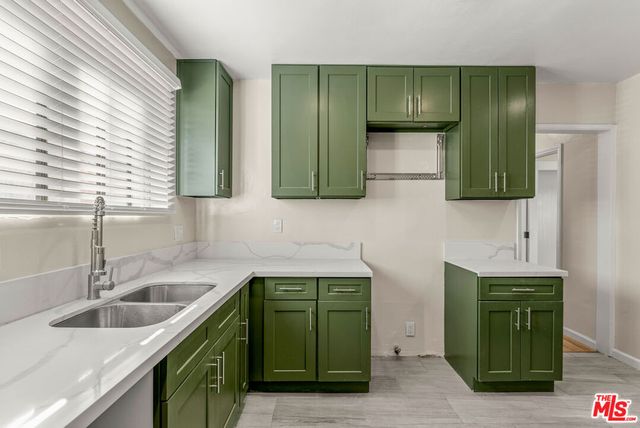 8905 S Wilton, Los Angeles, CA 90047