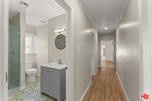 8905 S Wilton, Los Angeles, CA 90047