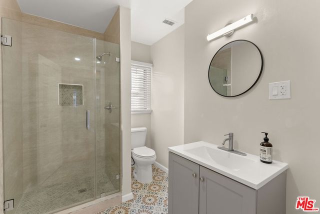 8905 S Wilton, Los Angeles, CA 90047