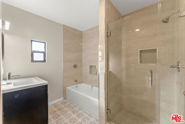 8905 S Wilton, Los Angeles, CA 90047