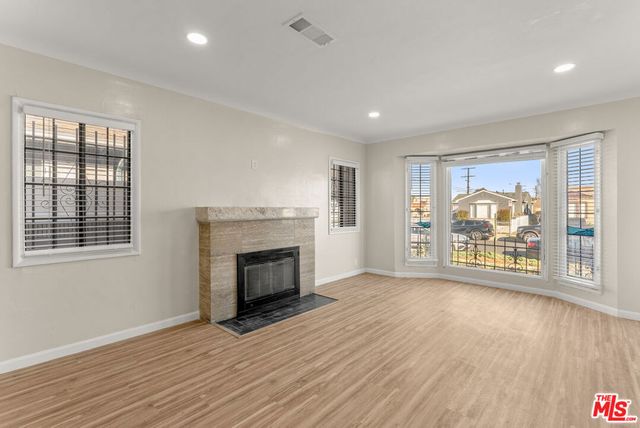 8905 S Wilton, Los Angeles, CA 90047