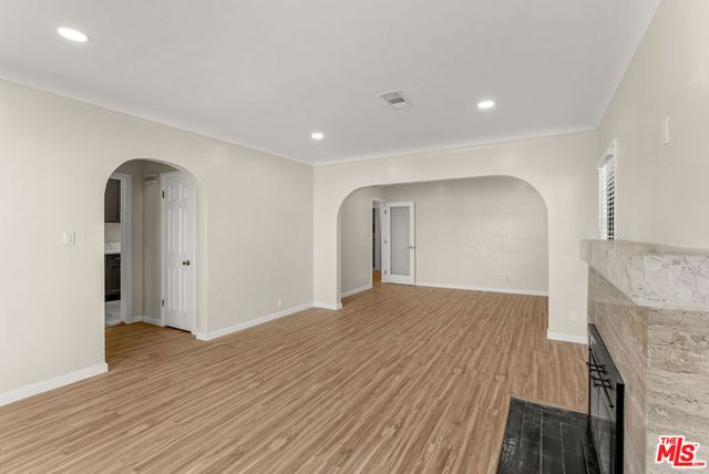 8905 S Wilton, Los Angeles, CA 90047