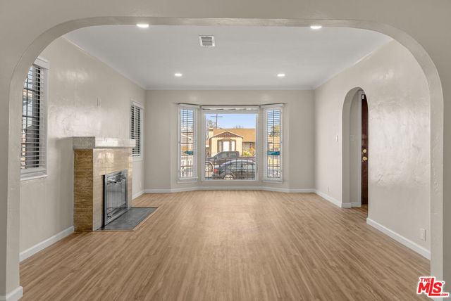 8905 S Wilton, Los Angeles, CA 90047