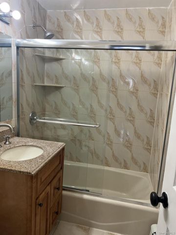 130 Glenwood Avenue 22, Yonkers, NY 10703