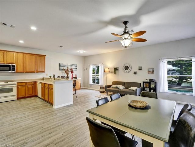 2941 Inlet Cove LN E, Naples, FL 34120