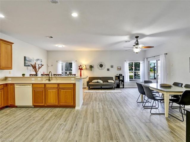 2941 Inlet Cove LN E, Naples, FL 34120