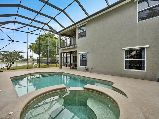 2941 Inlet Cove LN E, Naples, FL 34120