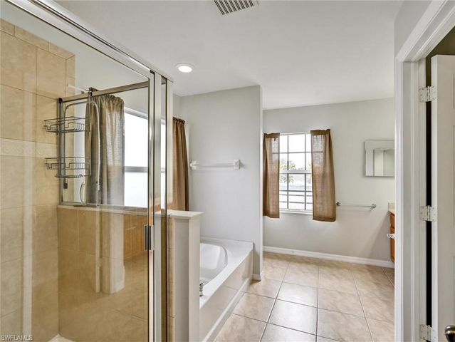 2941 Inlet Cove LN E, Naples, FL 34120