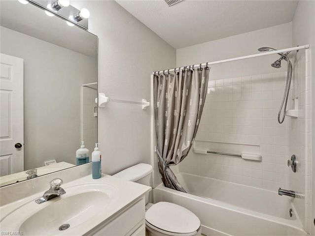 2941 Inlet Cove LN E, Naples, FL 34120