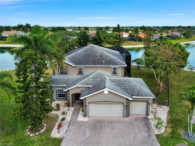 2941 Inlet Cove LN E, Naples, FL 34120
