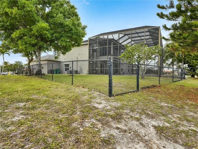 2941 Inlet Cove LN E, Naples, FL 34120