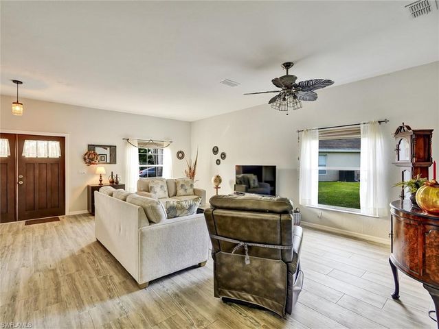 2941 Inlet Cove LN E, Naples, FL 34120