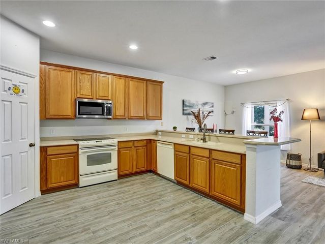 2941 Inlet Cove LN E, Naples, FL 34120