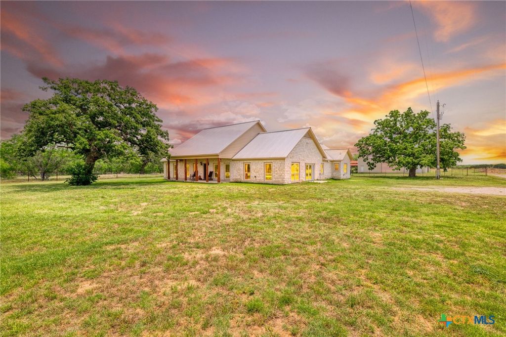 12011 Fm 1150, Luling, TX 78648