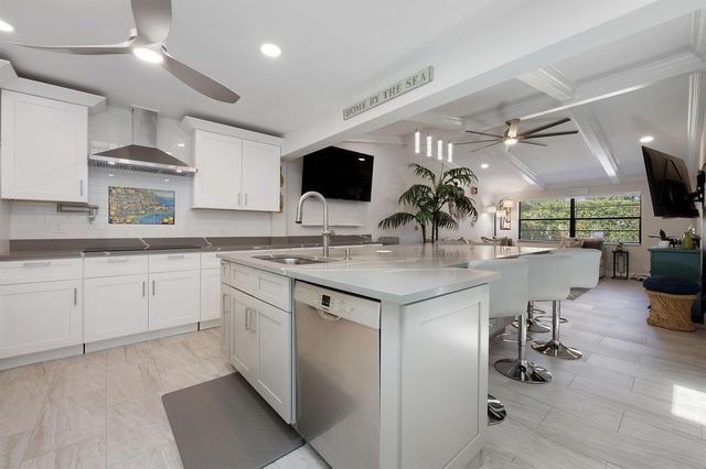 7 Ridge Pointe Drive C, Boynton Beach, FL 33435