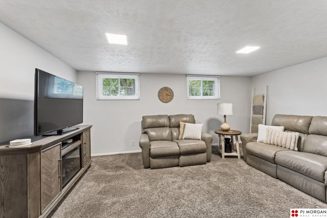 3335 S 114th Avenue, Omaha, NE 68144