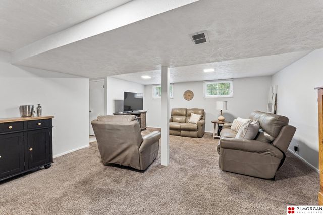 3335 S 114th Avenue, Omaha, NE 68144
