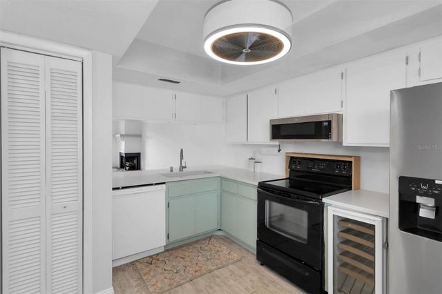 108 LAKEVIEW PLACE 108, Oldsmar, FL 34677