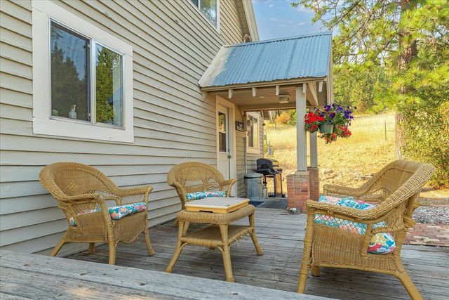 8410 W Valley Rd, Clayton, WA 99110