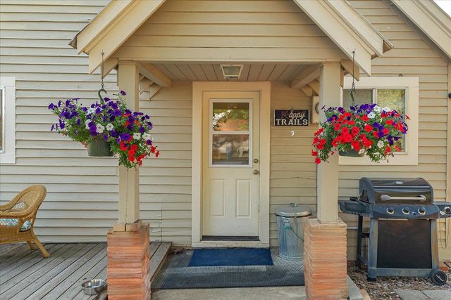 8410 W Valley Rd, Clayton, WA 99110